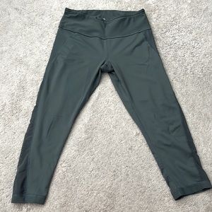 90 Degree Green 3/4 Length Leggings
